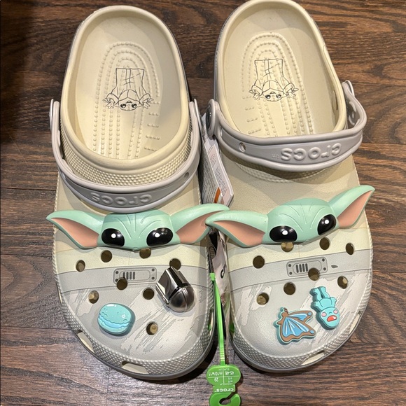 Crocs x Star Wars Men’s Classic Clogs - Picture 4 of 5
